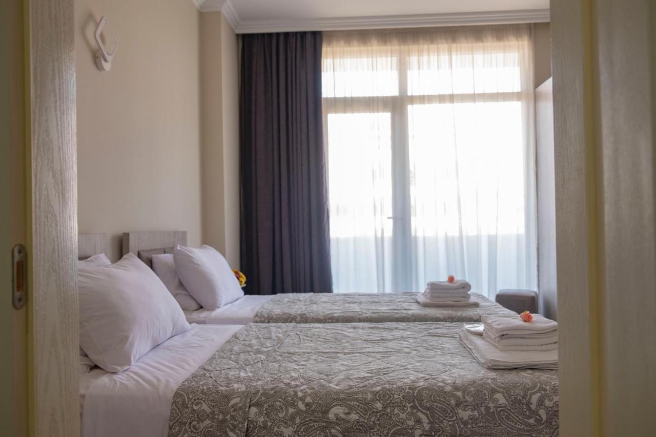 Art Hotel Батуми Экстерьер фото