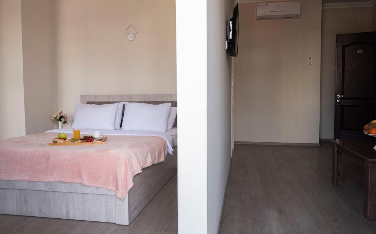 Art Hotel Батуми Экстерьер фото