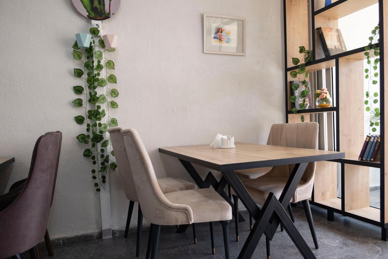 Art Hotel Батуми Экстерьер фото